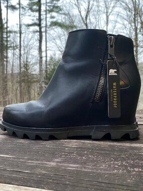 Sorel Joan of Arctic Wedge III Zip Platform Inside Heel Black Booties - Size 7